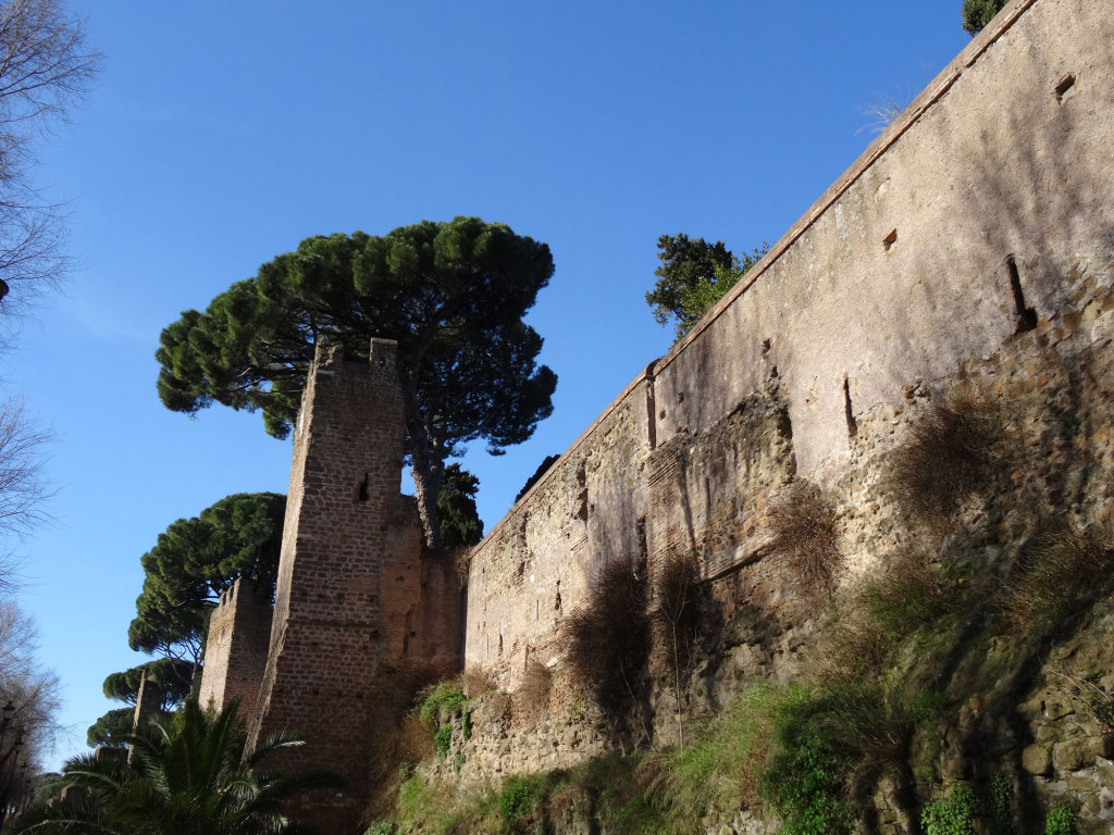 Teil der 19 km langen Aurelianischen Stadtmauer