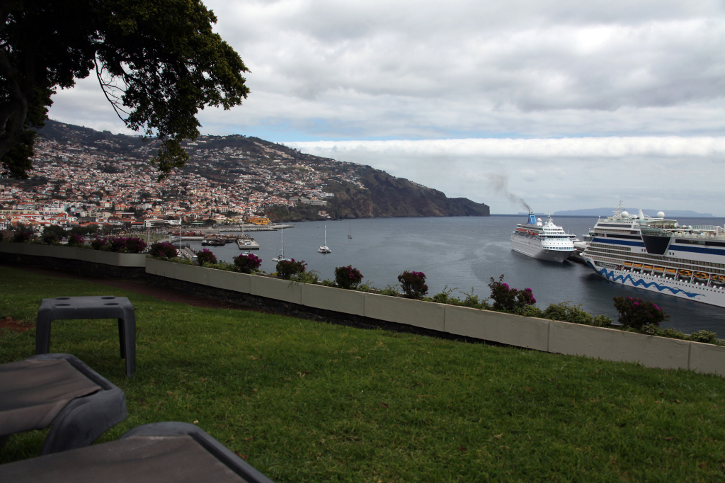 Hotel Pestana Casino Park - Blick auf Funchal und den Hafen