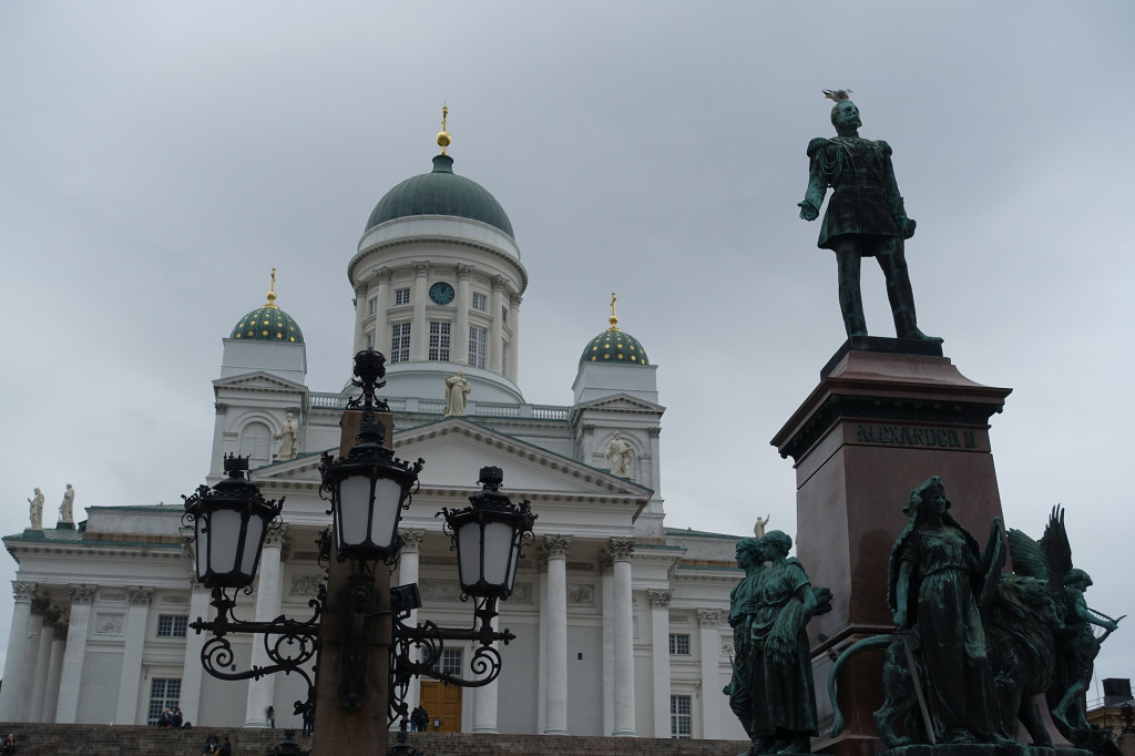 Helsinki - Senatsplatz - Dom und Denkmal Alexander II.