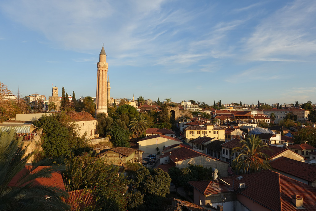 Antaya - Altstadt mit dem kannelierten Minarett