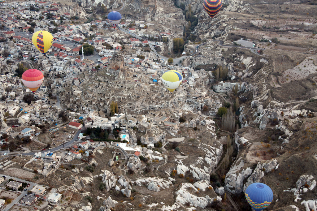 IMG_1686 Türkei Nov. 15 - Kappadokien - Ballonfahrt - Blick auf Uchisar