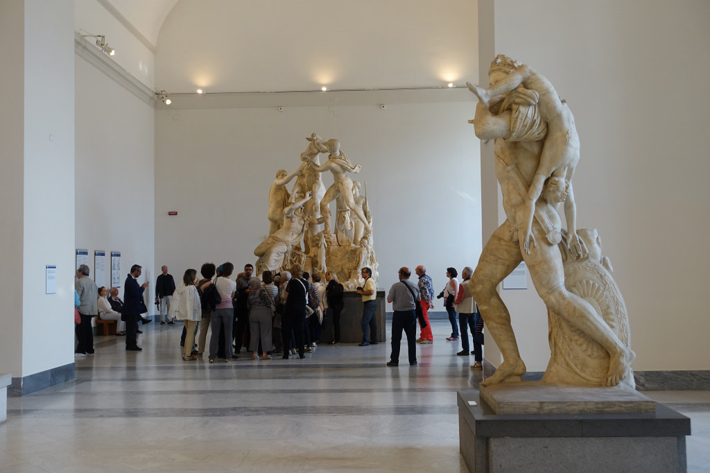 Neapel - Archäologisches Museum - Il Toro Farnese