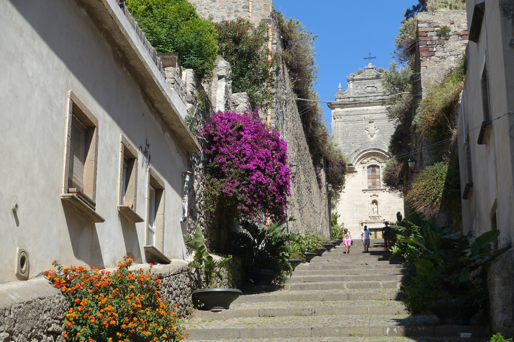 Lipari-Stadt - Aufstieg zum Castello über den Treppenweg Via del Concordato