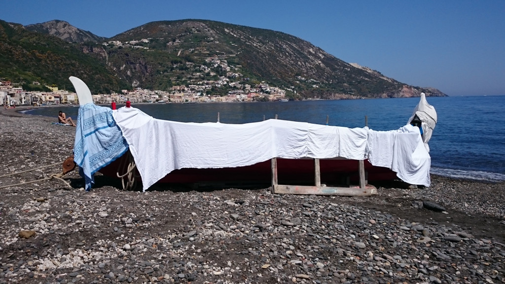 Lipari - am Strand von Canneto - auch eine Möglichkeit, seine Wäsche zu trocknen