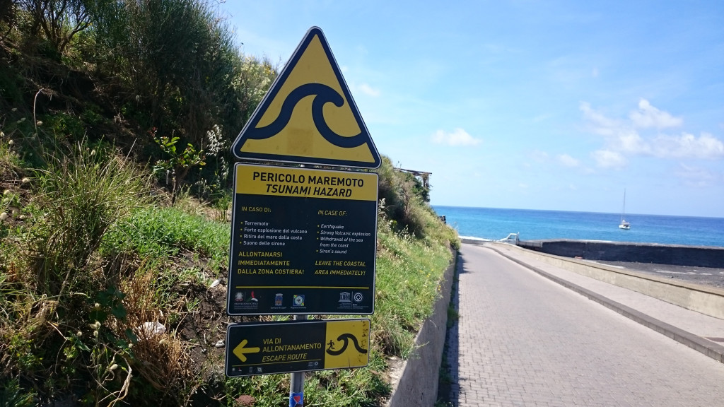Stromboli - Tsunami-Warnschild