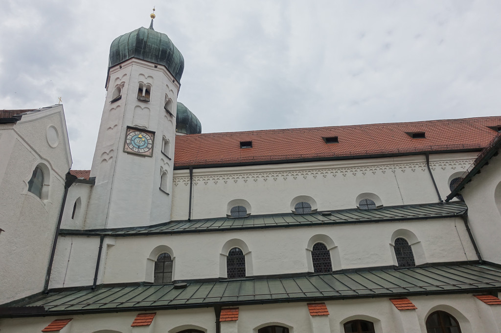 Kloster Seeon - Kreuzgang und Klosterkirche