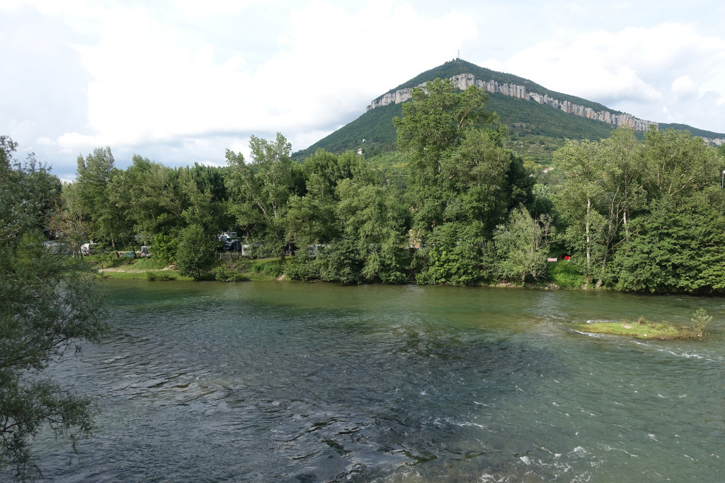 Millau - Blick über den Tarn auf den Camping "Les 2 rivières"